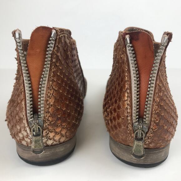 Free People Perforated Metallic Coppery Booties Back Zip Boho Western Size 39 - Picture 4 of 15